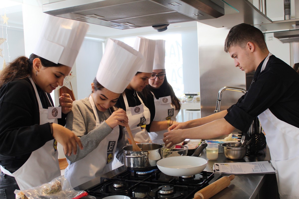 Συμμετοχή του Γυμνασίου Αγίου Αντωνίου στο πρόγραμμα. Ετοιμασία «Υγιεινών σνακ για το σχολείο», 5/12/2019.