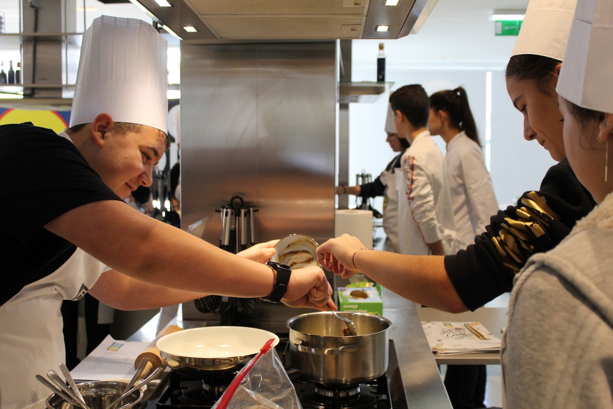 Συμμετοχή του Γυμνασίου Αγίου Αντωνίου στο πρόγραμμα. Ετοιμασία «Υγιεινών σνακ για το σχολείο», 5/12/2019.