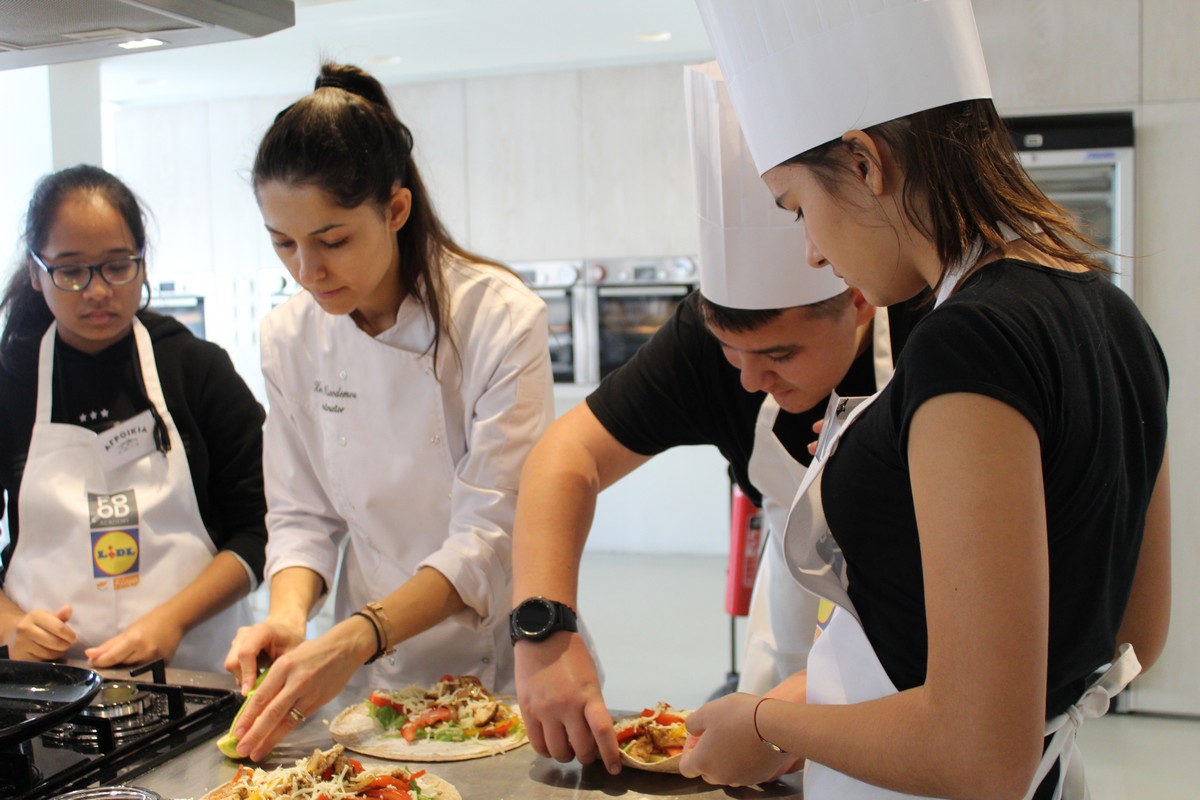 Συμμετοχή του Γυμνασίου Αγίου Αντωνίου στο πρόγραμμα. Ετοιμασία «Υγιεινών σνακ για το σχολείο», 5/12/2019.