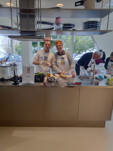 Στελέχη  και προσωπικό του Υπουργείου Παιδείας και Πολιτισμού παρακολουθούν το  μάθημα μαγειρικής  «Eastern Mediterranean Cuisine» / « Γεύσεις από την κουζίνα της Ανατολικής Μεσογείου»    και  ετοιμάζουν τα δικά τους  παρασκευάσματα!  16/4/2019.   