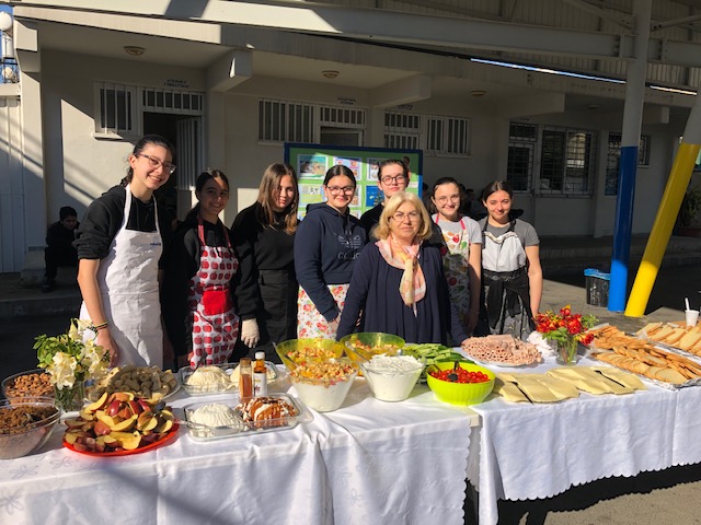 Πρoσφορά υγιεινού προγεύματος σε όλους του μαθητές του Γυμνασίου