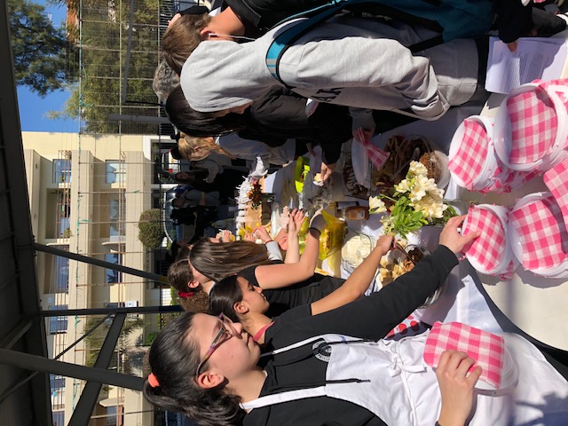 Πρoσφορά υγιεινού προγεύματος σε όλους του μαθητές του Γυμνασίου